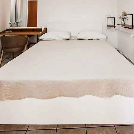Apartment 6
