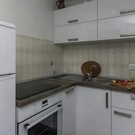 6 Διαμέρισμα *