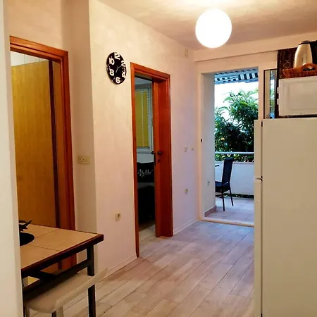 Διαμέρισμα 6 *